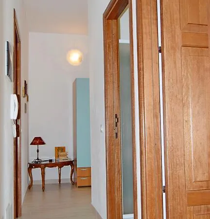 Ely Apartment *